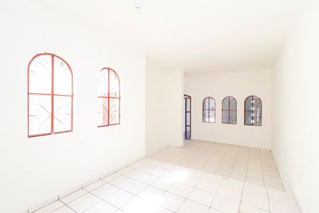 Casa para alugar com 200m², 4 quartos e 2 vagasSala