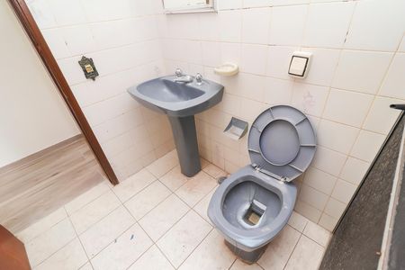 Casa para alugar com 200m², 4 quartos e 2 vagasBanheiro Social