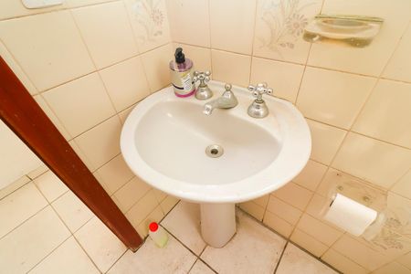 Casa para alugar com 200m², 4 quartos e 2 vagasLavabo