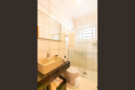 Casa à venda com 220m², 3 quartos e 2 vagasBanheiro 