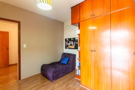 Casa à venda com 220m², 3 quartos e 2 vagasQuarto 3