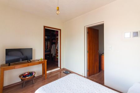 Casa à venda com 220m², 3 quartos e 2 vagasSuíte 