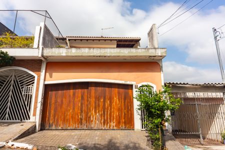 Casa à venda com 220m², 3 quartos e 2 vagasFachada