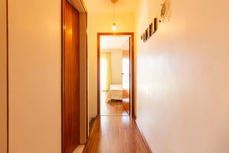 Casa à venda com 220m², 3 quartos e 2 vagasCorredor
