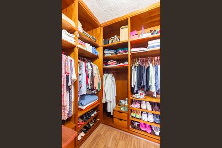 Casa à venda com 220m², 3 quartos e 2 vagasCloset