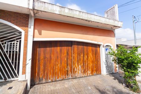 Casa à venda com 220m², 3 quartos e 2 vagasFachada