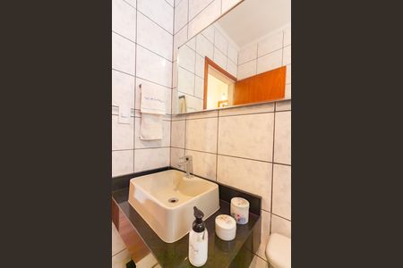 Casa à venda com 220m², 3 quartos e 2 vagasBanheiro 
