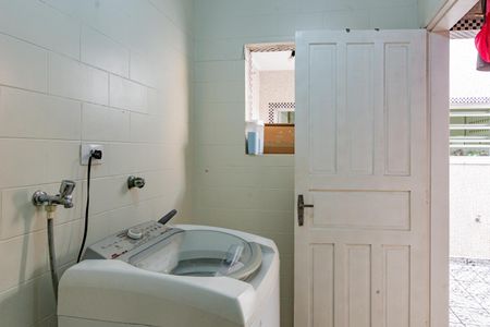 Casa à venda com 189m², 3 quartos e 2 vagas Casa à venda com 189m², 3 quartos e 2 vagasÁrea de Serviço