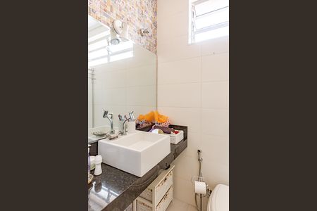 Casa à venda com 189m², 3 quartos e 2 vagas Casa à venda com 189m², 3 quartos e 2 vagasBanheiro Social
