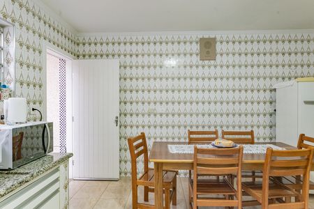 Casa à venda com 189m², 3 quartos e 2 vagas Casa à venda com 189m², 3 quartos e 2 vagasCozinha