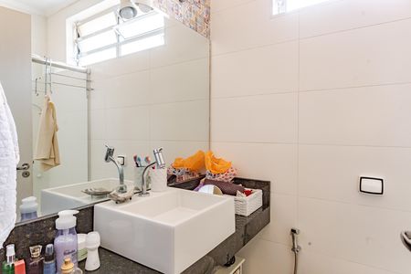 Casa à venda com 189m², 3 quartos e 2 vagas Casa à venda com 189m², 3 quartos e 2 vagasBanheiro Social