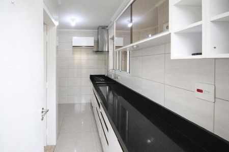 Casa à venda com 150m², 2 quartos e 1 vagaCozinha com piso de porcelanato, bancada de granito e iluminação adequada.
