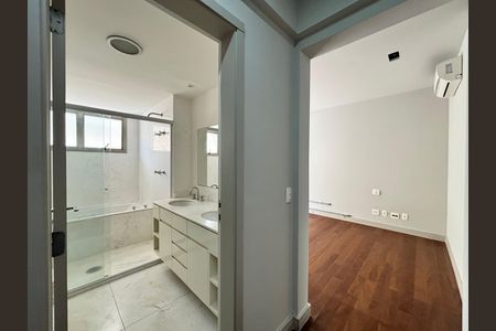 Apartamento à venda com 332m², 4 quartos e 4 vagas Apartamento à venda com 332m², 4 quartos e 4 vagasCloset