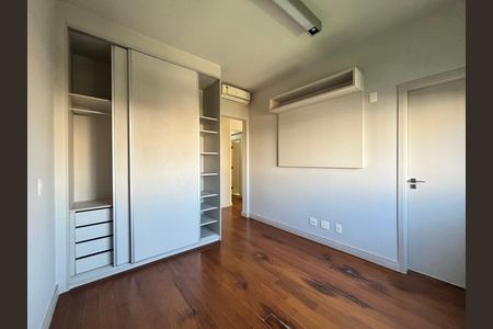 Apartamento à venda com 332m², 4 quartos e 4 vagas Apartamento à venda com 332m², 4 quartos e 4 vagasQuarto 2