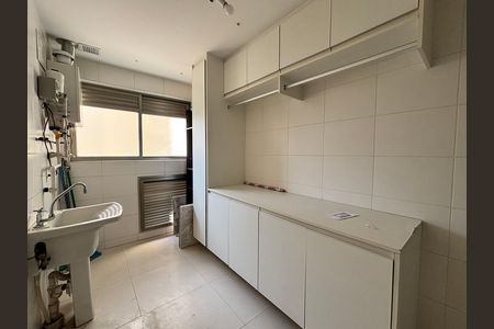 Apartamento à venda com 332m², 4 quartos e 4 vagas Apartamento à venda com 332m², 4 quartos e 4 vagasLavanderia