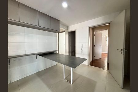 Apartamento à venda com 332m², 4 quartos e 4 vagas Apartamento à venda com 332m², 4 quartos e 4 vagasCozinha
