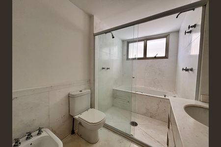 Apartamento à venda com 332m², 4 quartos e 4 vagas Apartamento à venda com 332m², 4 quartos e 4 vagasBanheiro Quarto 1
