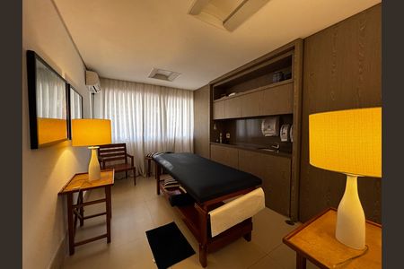 Apartamento à venda com 332m², 4 quartos e 4 vagas Apartamento à venda com 332m², 4 quartos e 4 vagasMassagem