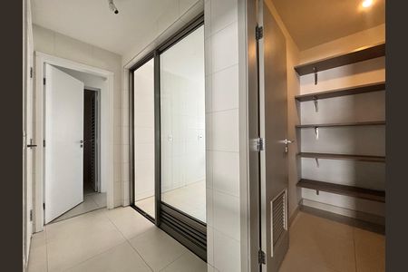 Apartamento à venda com 332m², 4 quartos e 4 vagas Apartamento à venda com 332m², 4 quartos e 4 vagasCorredor Lavanderia
