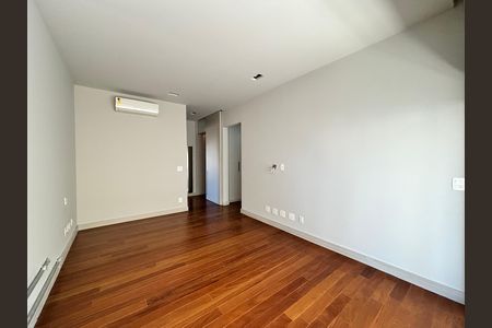 Apartamento à venda com 332m², 4 quartos e 4 vagas Apartamento à venda com 332m², 4 quartos e 4 vagasQuarto 1
