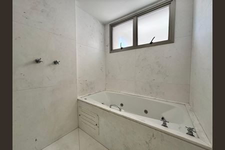 Apartamento à venda com 332m², 4 quartos e 4 vagas Apartamento à venda com 332m², 4 quartos e 4 vagasBanheiro Quarto 1