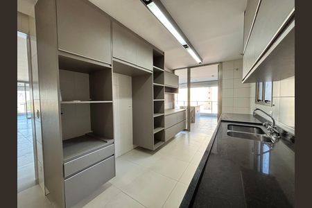 Apartamento à venda com 332m², 4 quartos e 4 vagas Apartamento à venda com 332m², 4 quartos e 4 vagasCozinha