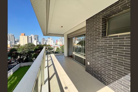 Apartamento à venda com 332m², 4 quartos e 4 vagas Apartamento à venda com 332m², 4 quartos e 4 vagasVaranda Quarto 1