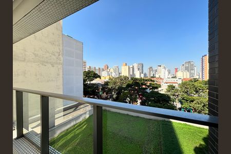 Apartamento à venda com 332m², 4 quartos e 4 vagas Apartamento à venda com 332m², 4 quartos e 4 vagasVaranda Quarto 1