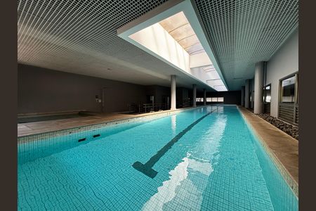 Apartamento à venda com 332m², 4 quartos e 4 vagas Apartamento à venda com 332m², 4 quartos e 4 vagasPiscina coberta