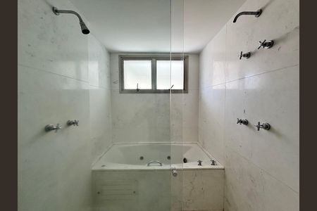 Apartamento à venda com 332m², 4 quartos e 4 vagas Apartamento à venda com 332m², 4 quartos e 4 vagasBanheiro Quarto 1