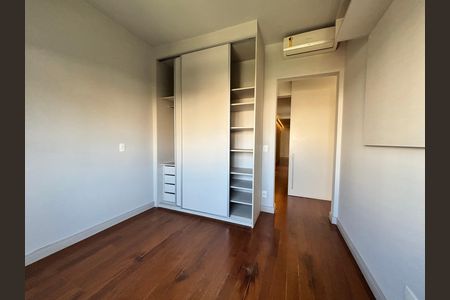 Apartamento à venda com 332m², 4 quartos e 4 vagas Apartamento à venda com 332m², 4 quartos e 4 vagasQuarto 2