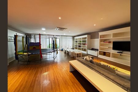 Apartamento à venda com 332m², 4 quartos e 4 vagas Apartamento à venda com 332m², 4 quartos e 4 vagasBrinquedoteca