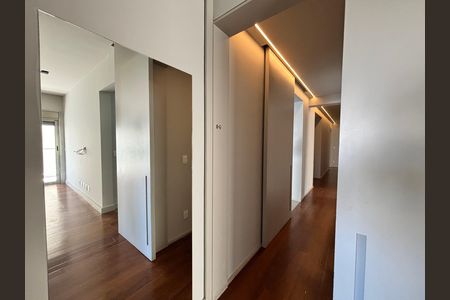Apartamento à venda com 332m², 4 quartos e 4 vagas Apartamento à venda com 332m², 4 quartos e 4 vagasCorredor