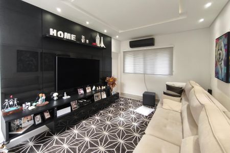 Casa de condomínio à venda com 360m², 3 quartos e 2 vagasSala de TV