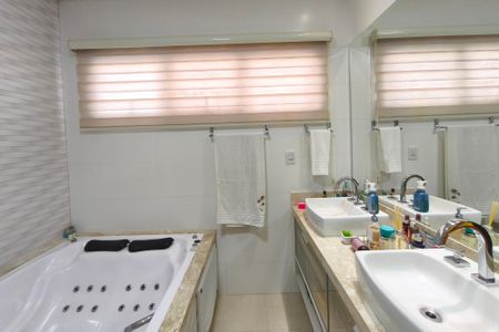 Casa de condomínio à venda com 360m², 3 quartos e 2 vagasBanheiro Suíte 2