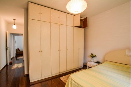 Casa à venda com 253m², 2 quartos e 4 vagasQuarto Suíte