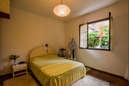 Casa à venda com 253m², 2 quartos e 4 vagasQuarto Suíte