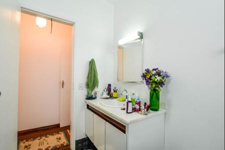 Casa à venda com 253m², 2 quartos e 4 vagasBanheiro da Suíte