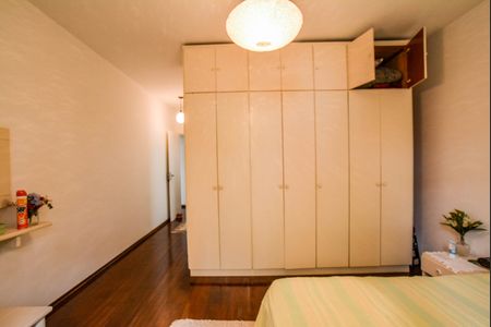 Casa à venda com 253m², 2 quartos e 4 vagasQuarto Suíte