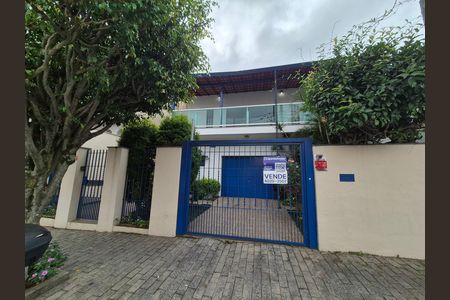 Casa à venda com 253m², 2 quartos e 4 vagasFachada