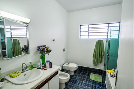 Casa à venda com 253m², 2 quartos e 4 vagasBanheiro da Suíte