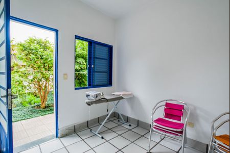 Casa à venda com 253m², 2 quartos e 4 vagasQuarto de Serviço