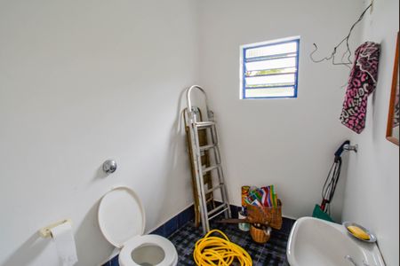 Casa à venda com 253m², 2 quartos e 4 vagasBanheiro de serviço
