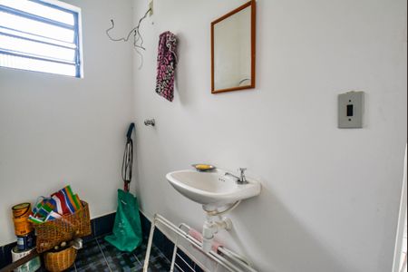 Casa à venda com 253m², 2 quartos e 4 vagasBanheiro de serviço