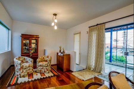 Casa à venda com 253m², 2 quartos e 4 vagasSala