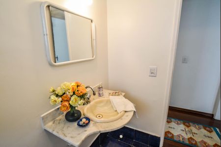 Casa à venda com 253m², 2 quartos e 4 vagasBanheiro Social