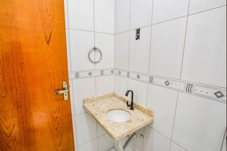 Casa para alugar com 120m², 3 quartos e 2 vagasBanheiro Social