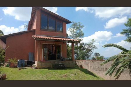 Casa à venda com 122m², 2 quartos e 4 vagas