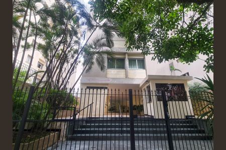 Apartamento à venda com 170m², 3 quartos e 1 vaga Apartamento à venda com 170m², 3 quartos e 1 vagaFachada