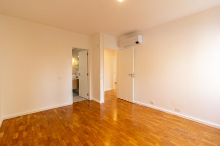 Apartamento à venda com 170m², 3 quartos e 1 vaga Apartamento à venda com 170m², 3 quartos e 1 vagaSuíte